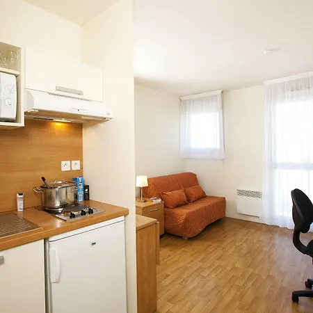Hotel apartamentowy Sejours & Affaires Longs Champs 3*