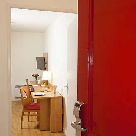 Hotel apartamentowy Sejours & Affaires Longs Champs 3*