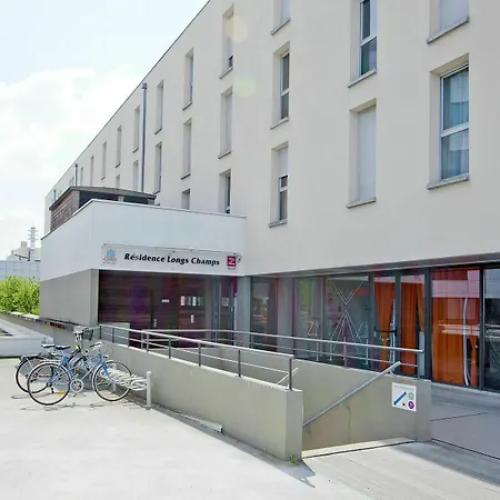 Hotel apartamentowy Sejours & Affaires Longs Champs