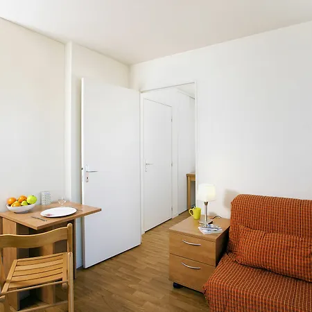 Sejours & Affaires Longs Champs Hotel apartamentowy