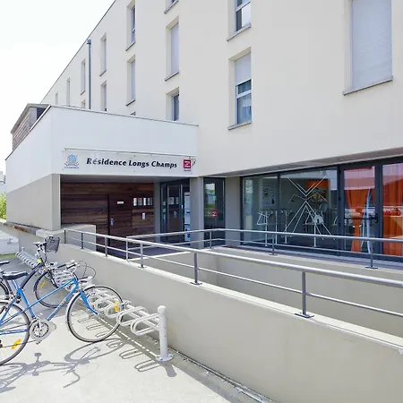 Sejours & Affaires Longs Champs Hotel apartamentowy 3*